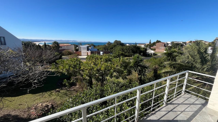 3 Bedroom Property for Sale in Wavecrest Eastern Cape